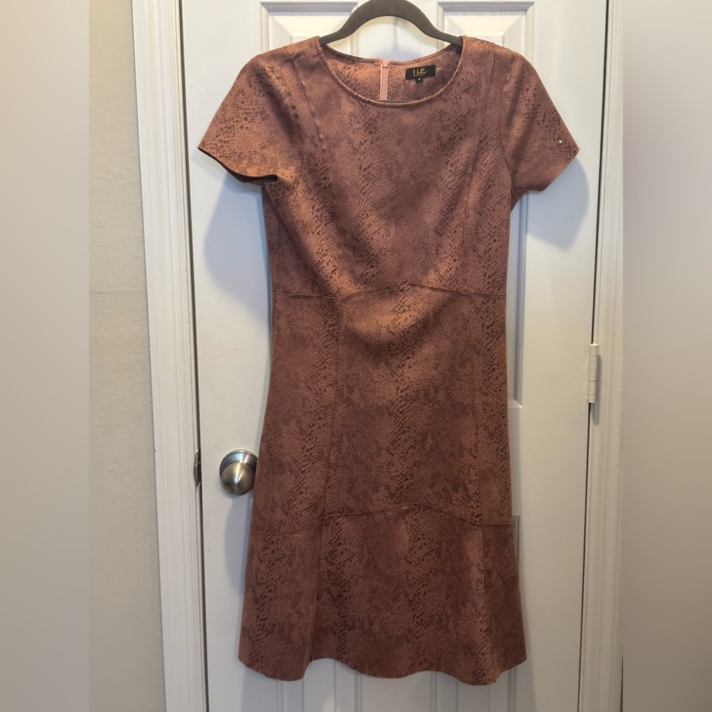 Ile New York Dress Shift size 6 salmon ( pink) color shift dress